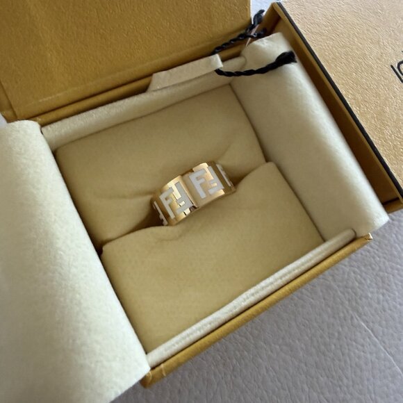 NEW FENDI RIND SIZE M Logo 100% Authentic - Picture 2 of 8